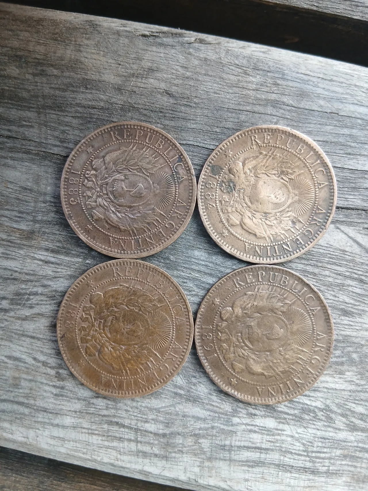 Lote 4 monedas antiguas 2 centavos Arg 1883 1884 1884 1891 — vista 1