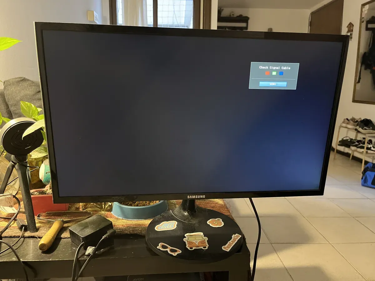 Monitor Samsung 24 Full Hd Detalle En La Pantalla — vista 3