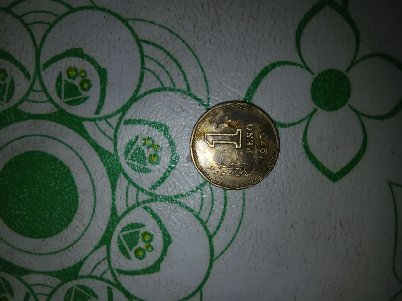 Moneda Argentina de 1 peso 1975 — vista 1