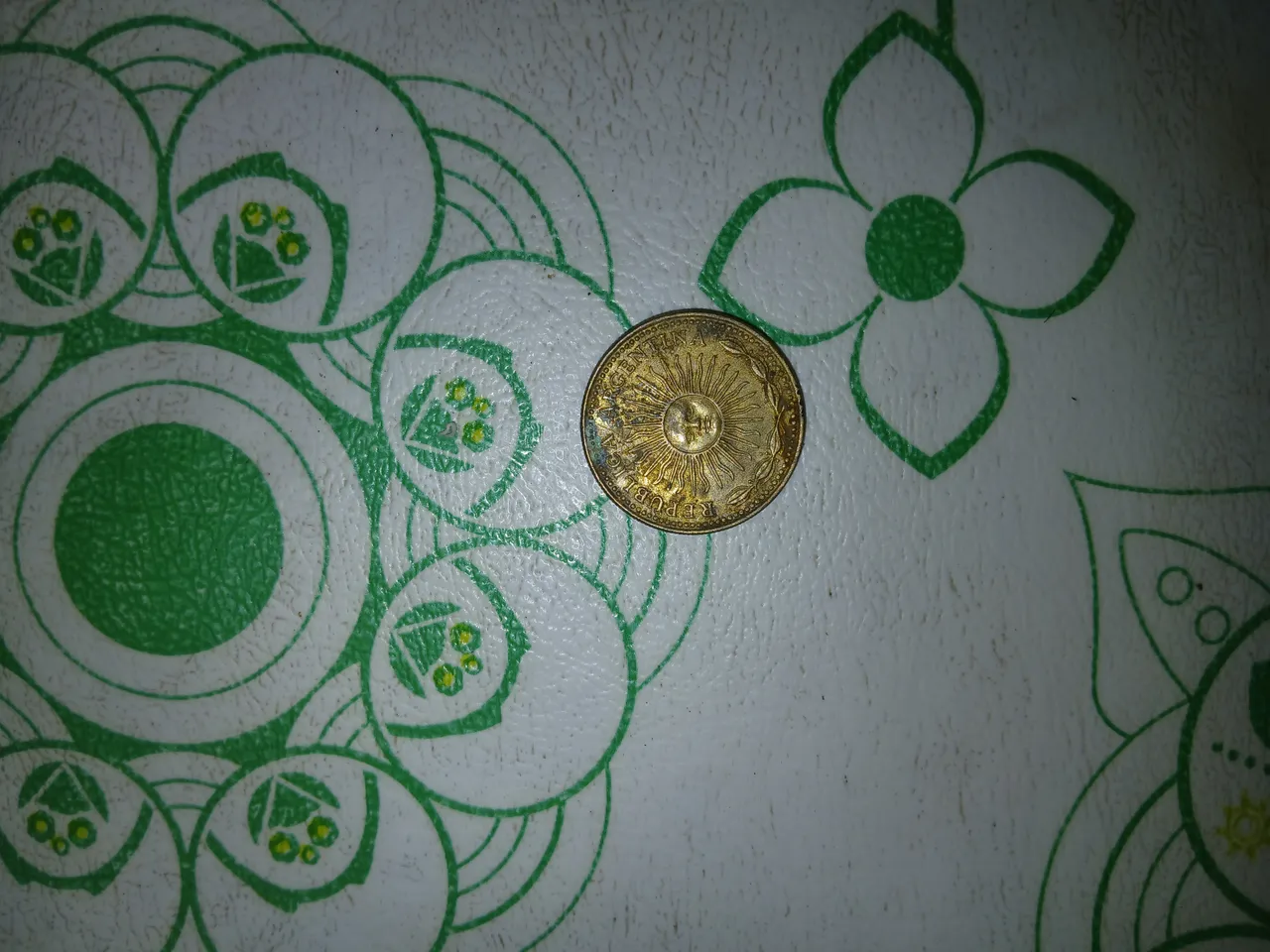 Moneda Argentina de 1 peso 1975 — vista 2