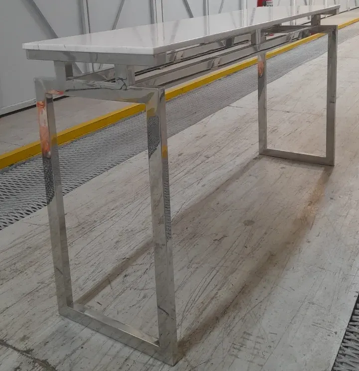 Mesa de Marmol con patas Cromadas — vista 2