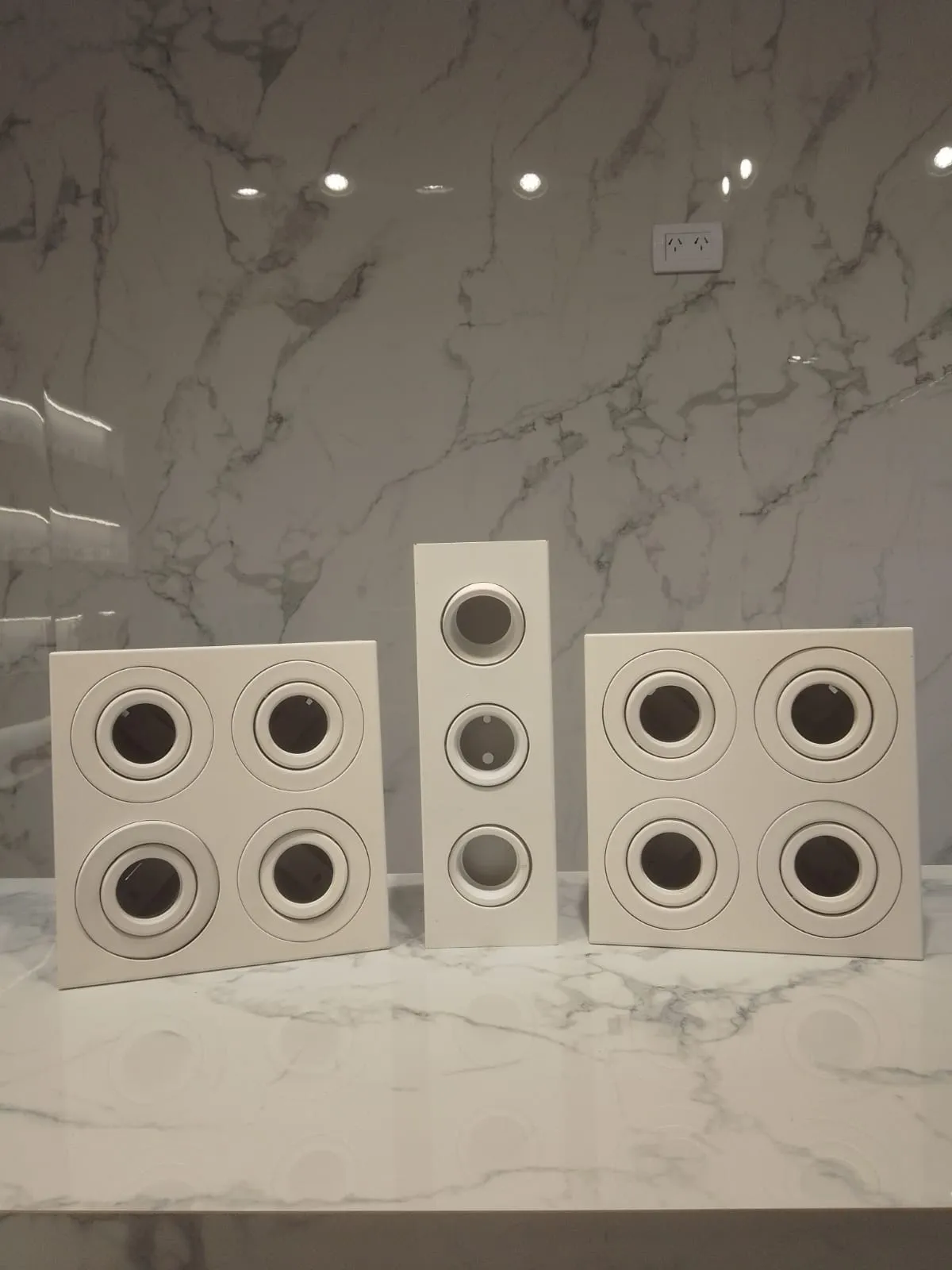 Pack de Luminarias decorativas blancas con luces orientables — vista 1
